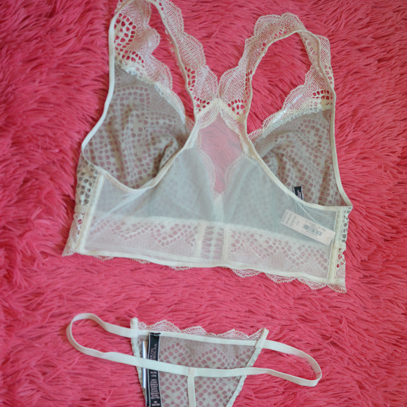 NWT SET OF 2 Victoria's Secret Bralette & V string thong panty VS pink nude gift - Picture 5 of 8